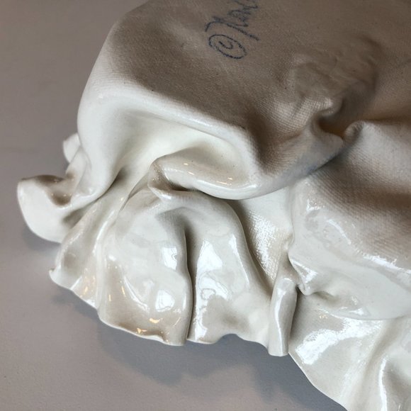 Hand-made Creamy White Heart with Ruffled Edge Ceramic Dish - LARGE - Picture 4 of 7